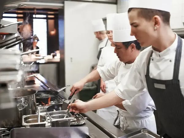 sous-chef-in-kitchen-4-3