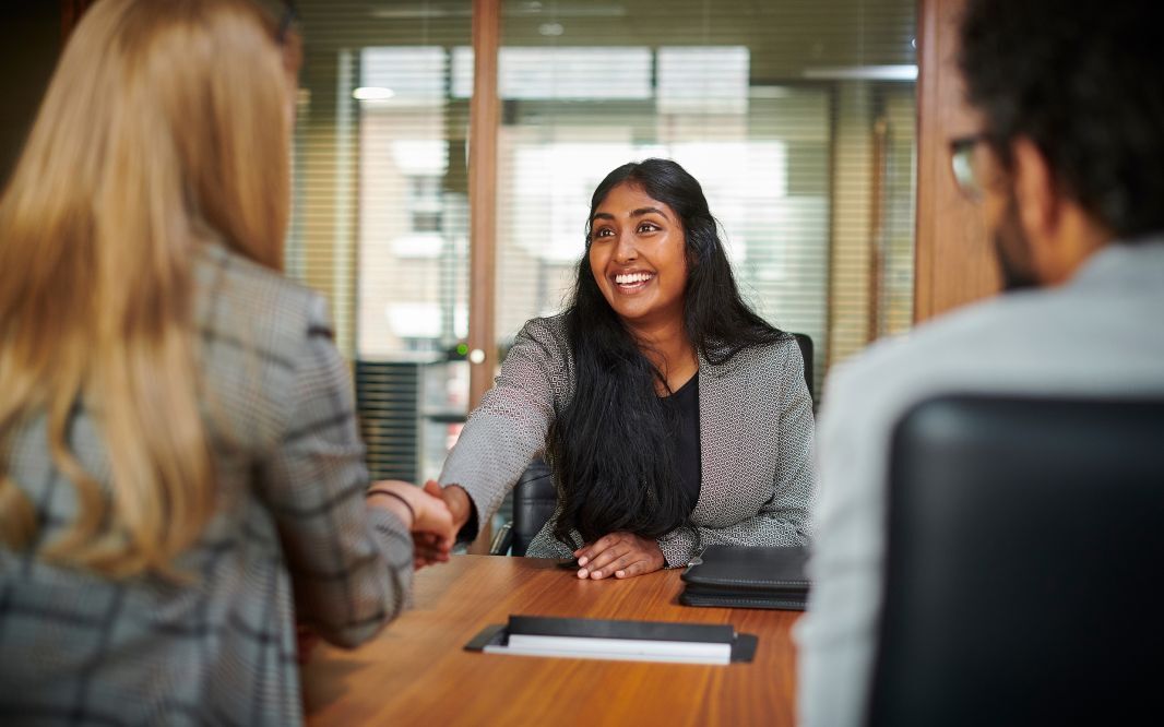 6.-Essential-Questions-to-Ask-Your-Potential-Host-Employer-During-a-J1-Interview (1)